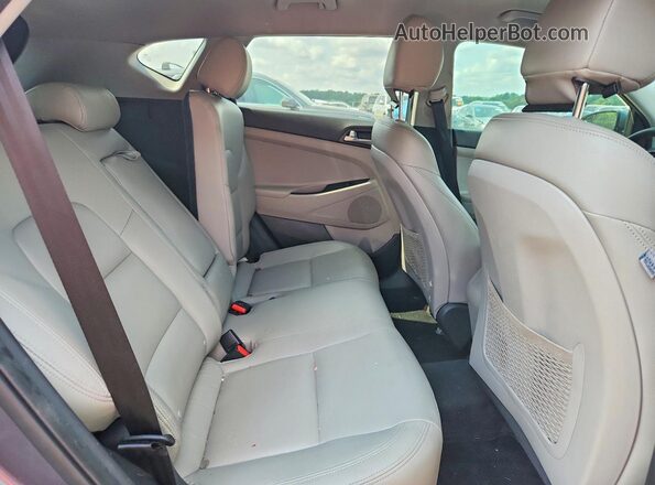 KM8J33A46JU663500 2018 HYUNDAI TUCSON Gray Widok wnętrza z tyłu