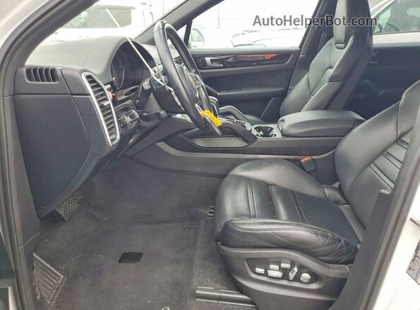 WP1AA2AY1KDA10970 2019 PORSCHE CAYENNE White Vista del salpicadero