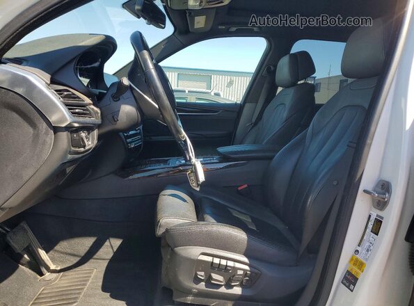 5UXKT0C55H0S80614 2017 BMW X5 White Widok deski rozdzielczej