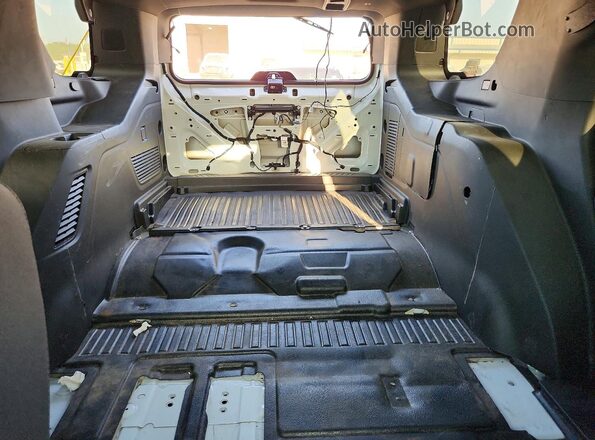1GNSCLED2PR520582 2023 CHEVROLET TAHOE Белый Вид задней части салона