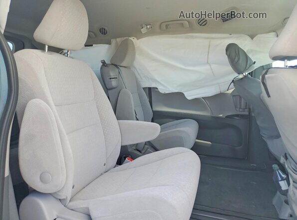 5TDKZ3DCXLS054458 2020 TOYOTA SIENNA Silver Vista interior trasera