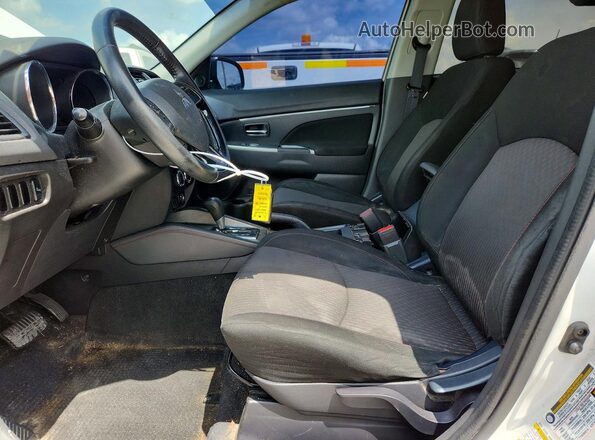 JA4AP4AUXKU002613 2019 MITSUBISHI OUTLANDER White Vista del salpicadero