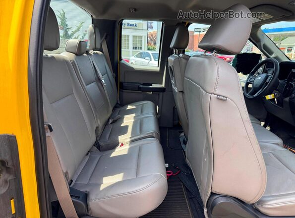1FTEX1E89HKD49762 2017 FORD F150 Yellow Вид ззаду