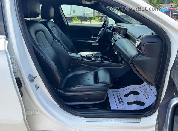 WDD3G4FB7KW010619 2019 MERCEDES-BENZ A White Vista trasera