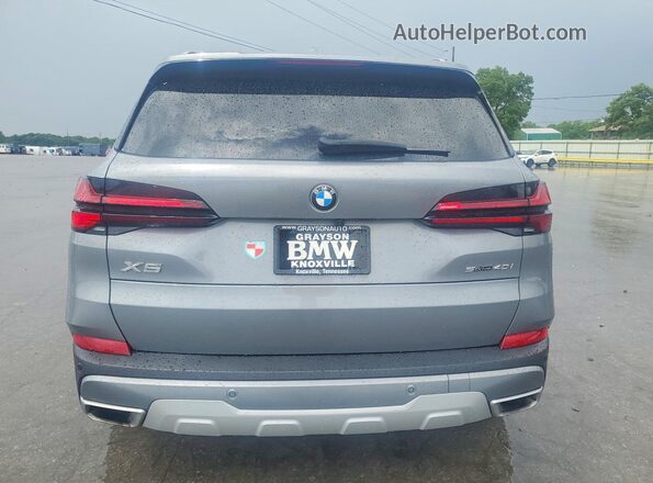 5UX13EU02R9S54075 2024 BMW X5 Серый Вид салона спереди