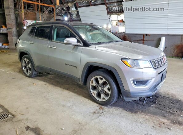 3C4NJDCB8JT245480 2018 JEEP COMPASS Silver Widok z przodu