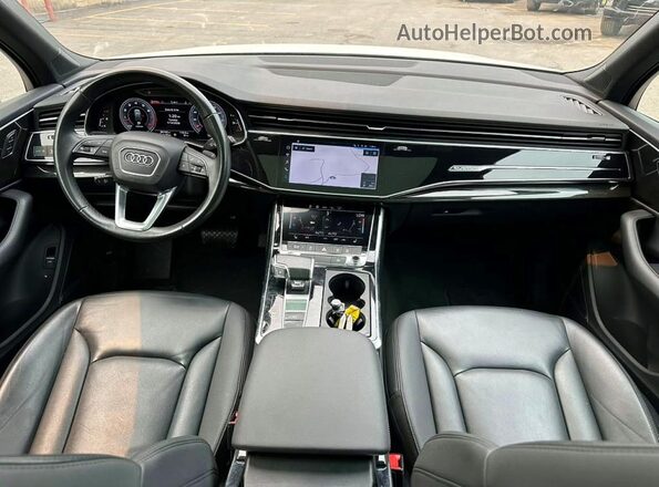 WA1LXBF74ND009142 2022 AUDI Q7 White Вид салону спереду