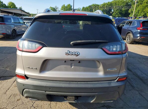 1C4PJMLX7KD372796 2019 JEEP CHEROKEE Silver Vista interior delantera