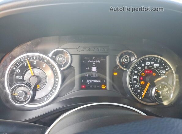 1C6RRFCG9LN119219 2020 RAM 1500 White უკანა სავარძლების ხედი