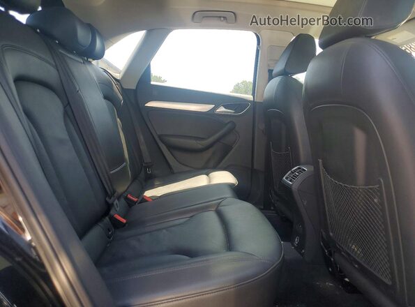 WA1JCCFS7HR010001 2017 AUDI Q3 Black უკანა სალონის ხედი