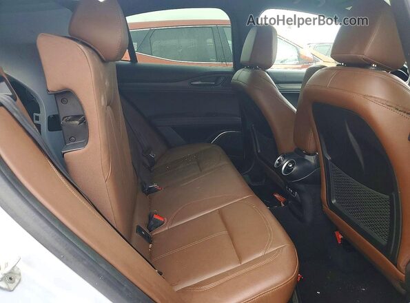 ZASPAKBN0N7D46121 2022 ALFA ROMEO STELVIO Silver Rear interior view