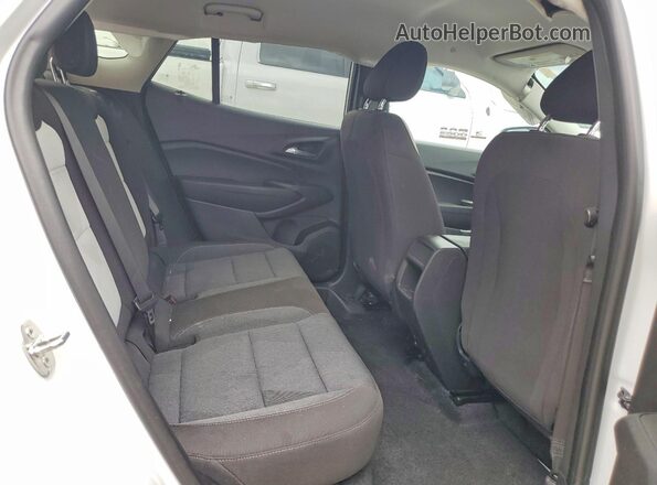 KL77LFE20RC002391 2024 CHEVROLET TRAX White Widok wnętrza z tyłu