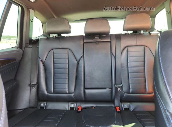 5UXTS3C56J0Y99026 2018 BMW X3 Black Widok wnętrza z tyłu