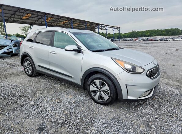 KNDCC3LC7H5036083 2017 KIA NIRO Серебряный Вид спереди