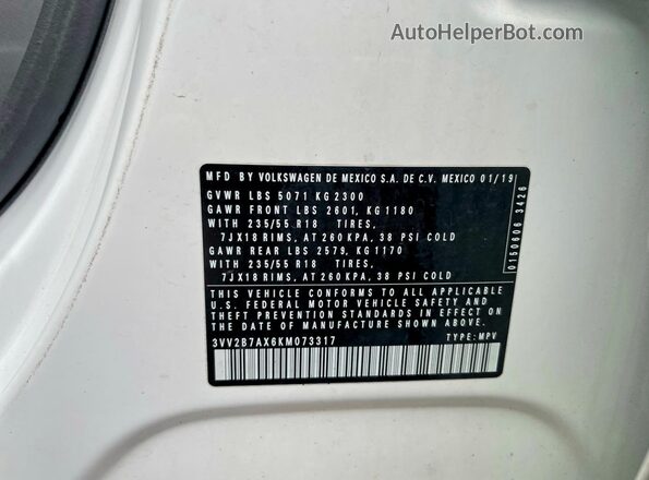 3VV2B7AX6KM073317 2019 VOLKSWAGEN TIGUAN White Widok wnętrza z tyłu