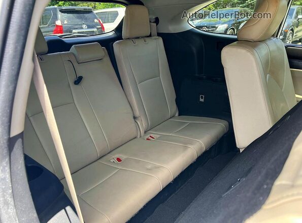 5TDYARAH5MS006372 2021 TOYOTA HIGHLANDER White Vista de los asientos traseros