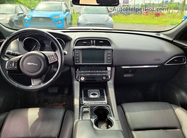 SADCJ2BN0HA092722 2017 JAGUAR F-PACE White Widok tylnych siedzeń