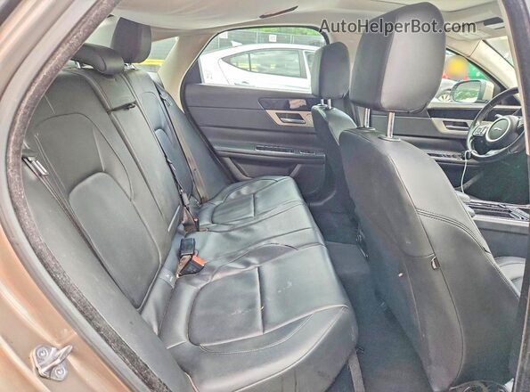 SAJBD4BV1GCY24502 2016 JAGUAR XF Brown Widok wnętrza z tyłu