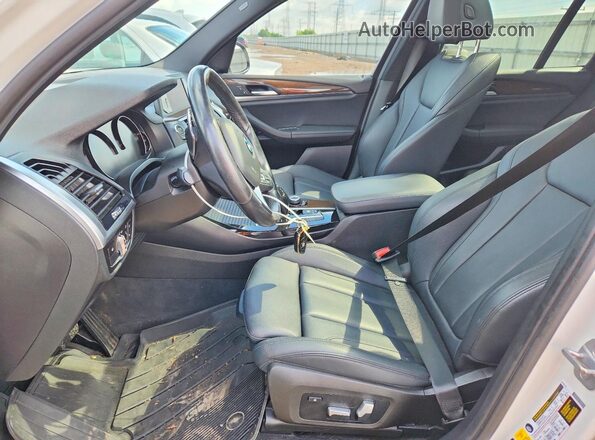 5UXTR9C56JLD62415 2018 BMW X3 White Սալոնի դիմացի տեսք