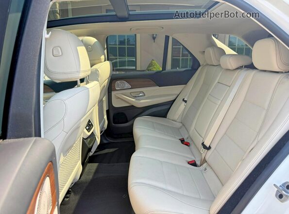 4JGFB4KB6NA685368 2022 MERCEDES-BENZ GLE White Rear interior view