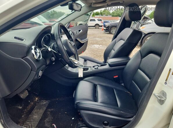 WDCTG4EB2JJ436493 2018 MERCEDES-BENZ GLA-CLASS White Dashboard view
