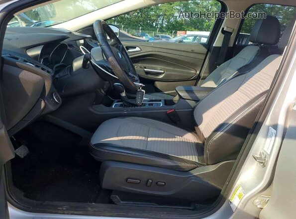 1FMCU9J9XHUD47404 2017 FORD ESCAPE Silver Widok deski rozdzielczej