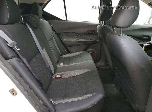 3N1CP5BV8LL544223 2020 NISSAN KICKS White Rear interior view
