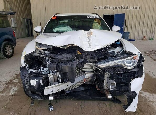 ZASPAJAN5N7D28208 2022 ALFA ROMEO STELVIO White Հետևի տեսք