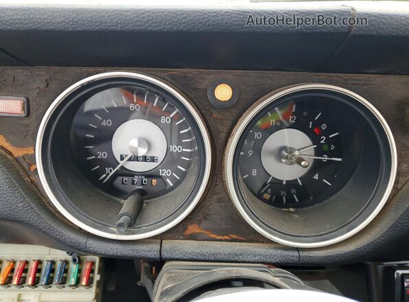 4632082403 1973 VOLKSWAGEN 412 Gold Widok zestawu wskaźników