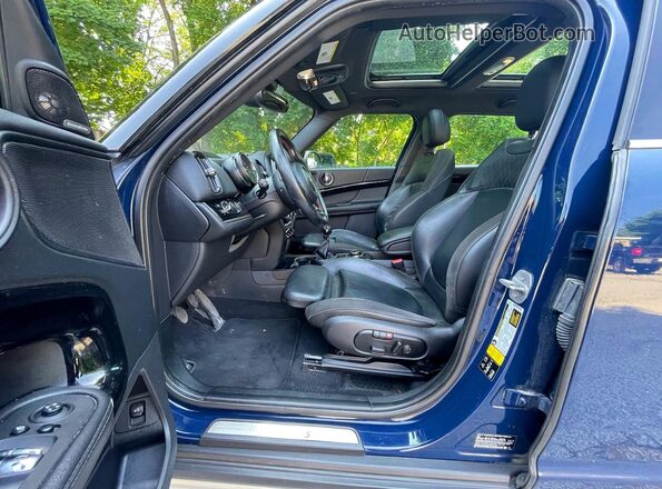 WMZYT5C5XK3E69700 2019 MINI COOPER Blue Widok komory silnika