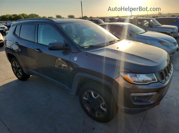 3C4NJDDB5JT451662 2018 JEEP COMPASS Gray Widok z przodu