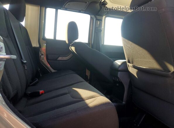 1C4BJWDG8JL858915 2018 JEEP WRANGLER Beige უკანა სალონის ხედი