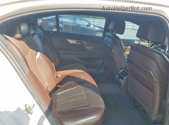 WBA7F2C3XHG423411 2017 BMW 7 SERIES Белый Вид задней части салона