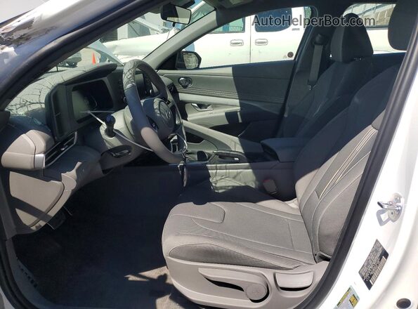 KMHLM4DG1TU125257 2026 HYUNDAI ELANTRA White Вид панелі приладів