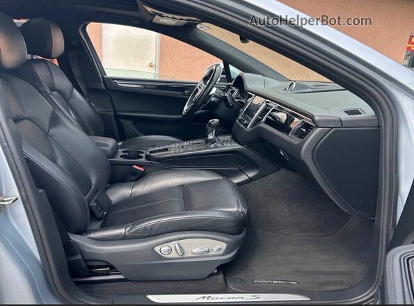 WP1AB2A56HLB10242 2017 PORSCHE MACAN Silver Rear view