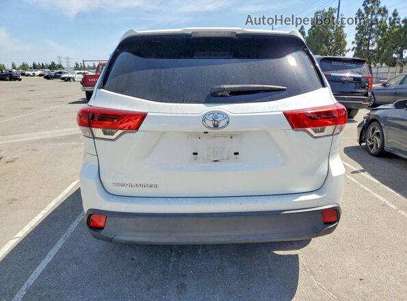 5TDZARFH8HS030121 2017 TOYOTA HIGHLANDER White Front interior view