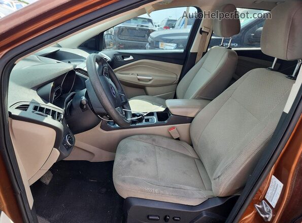 1FMCU0GD8HUA76883 2017 FORD ESCAPE Brown Widok deski rozdzielczej