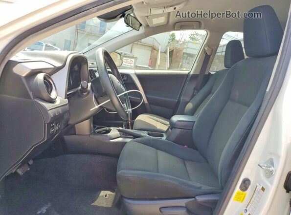 JTMZFREV2HJ128745 2017 TOYOTA RAV4 White Widok deski rozdzielczej