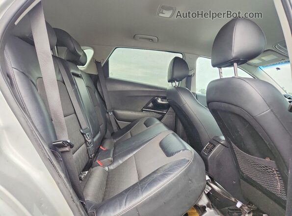 KNDCC3LC7H5036083 2017 KIA NIRO Серебряный Вид задней части салона
