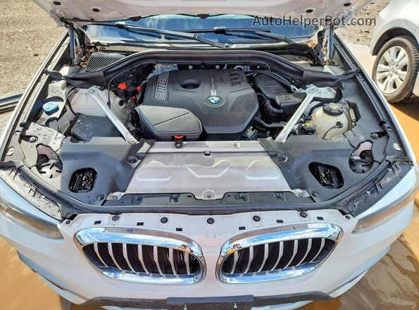 5UXTR9C56JLD62415 2018 BMW X3 White Սալոնի հետևի տեսք