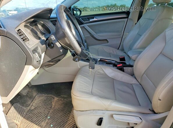 3VWC17AU0HM536800 2017 VOLKSWAGEN GOLF Белый Вид панели приборов