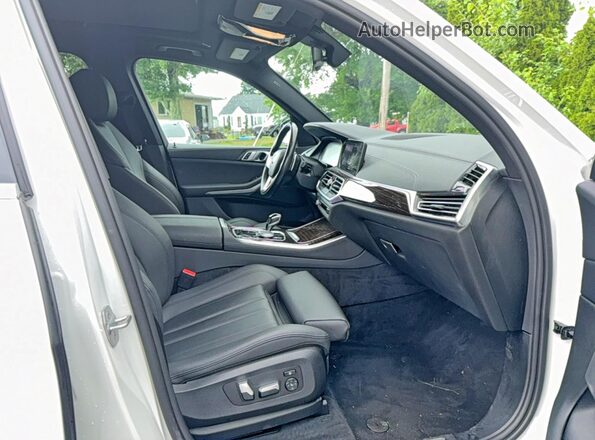 5UXCR6C55KLL61916 2019 BMW X5 White უკანა ხედი