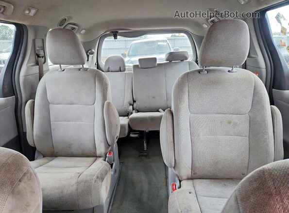 5TDZZ3DC0HS867121 2017 TOYOTA SIENNA Red Vista interior trasera