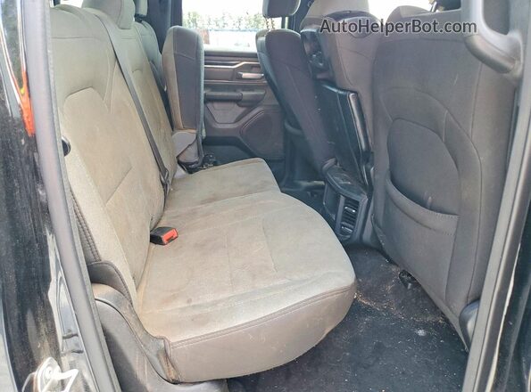 1C6RREBG0NN452049 2022 RAM 1500 Black Rear interior view