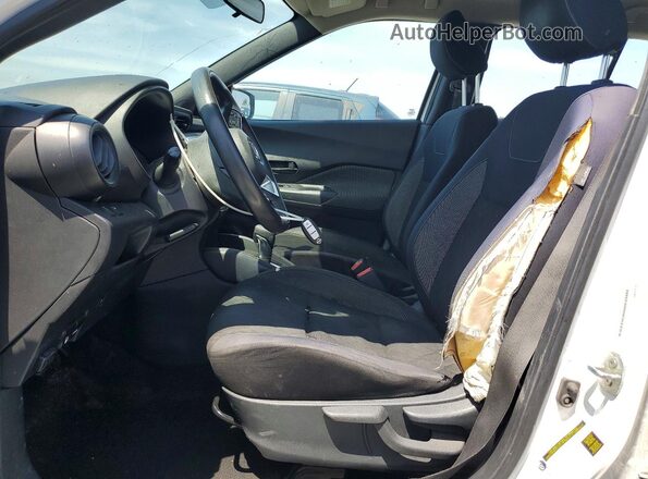 3N1CP5CU2JL530000 2018 NISSAN KICKS White Dashboard view