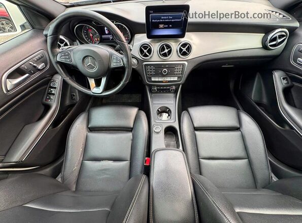 WDCTG4EB1KU004669 2019 MERCEDES-BENZ GLA White Vista del cuadro de instrumentos