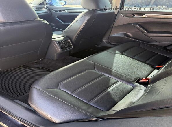 1VWBA7A33JC005519 2018 VOLKSWAGEN PASSAT Черный Вид салона спереди