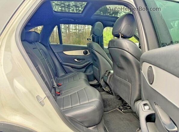 WDC0G4KB4KV136679 2019 MERCEDES-BENZ GLC-CLASS White Front interior view