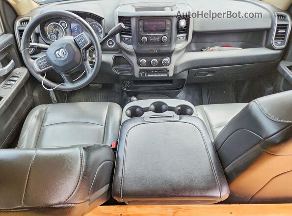 3C7WRTCL6KG671939 2019 RAM 3500 Black Widok zestawu wskaźników