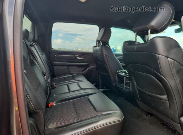 1C6SRFLT4MN546694 2021 RAM 1500 Gray Widok wnętrza z tyłu